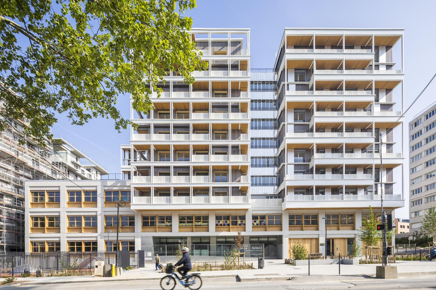 104 LOGEMENTS ET UN GROUPE SCOLAIRE A ISSY-LES-MOULINEAUX