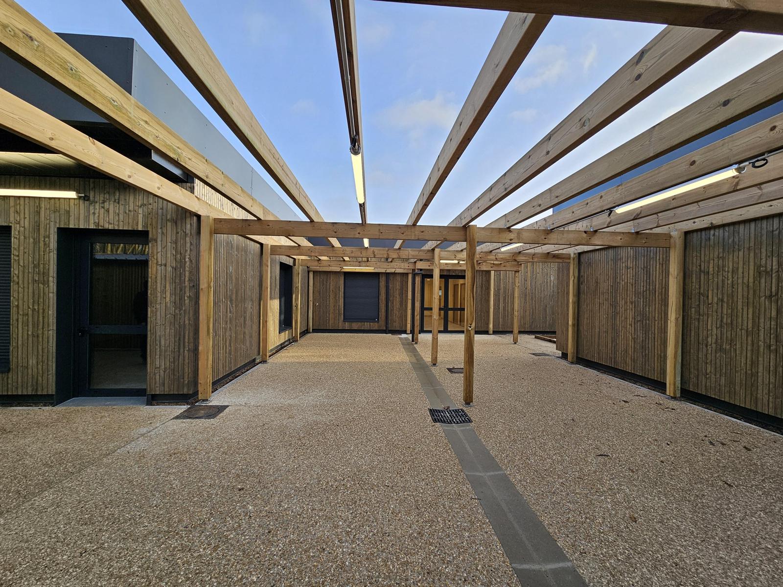 Centre de loisirs pour ADP mode constructif hors-site 2D mixte bois/métal